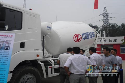 “东岳牌”混凝土搅拌运输车
