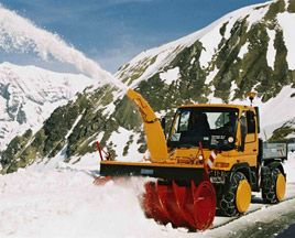 梅赛德斯-奔驰乌尼莫克U400：公铁两用除雪作业车
