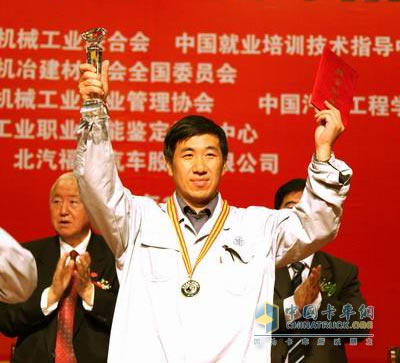 解放选手梁义忠获总决赛综合成绩第一名