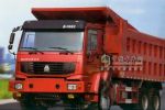 中国重汽为黄岛用户推介HOWO新品工程车 