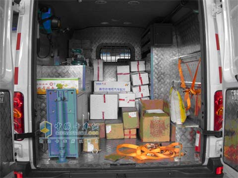 南京依维柯 跃进汽车 轻卡 抗震救灾