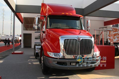 万国长头车 2010北京车展 万国卡车