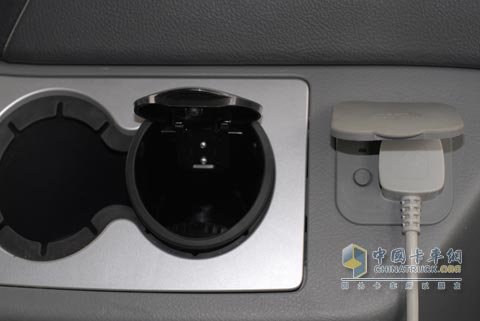 北奔重卡V3内饰细节到处可见