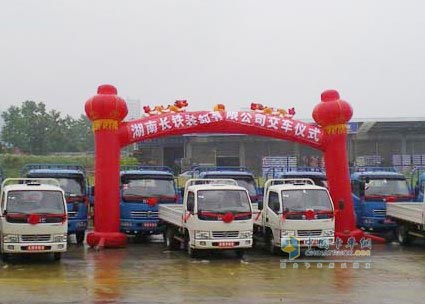 东风轻卡规模化采购实现零突破 22台东风多利卡达成交付