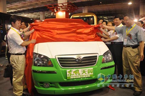 东风推出国内首款纯电动物流车“东风天翼”