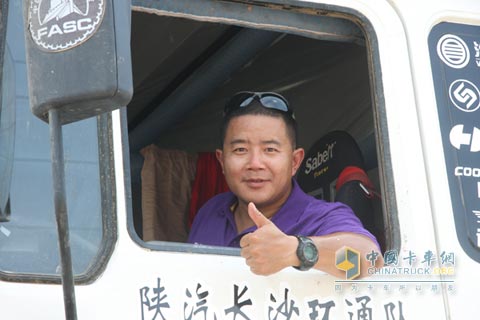 观众试驾陕汽卡车