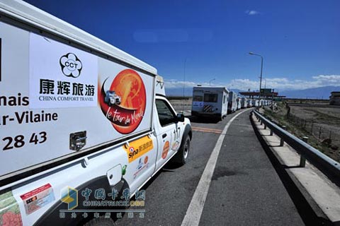 法国房车车队进入中国的路上