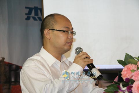 上汽依维柯红岩商用车有限公司北京销售服务中心总经理简华