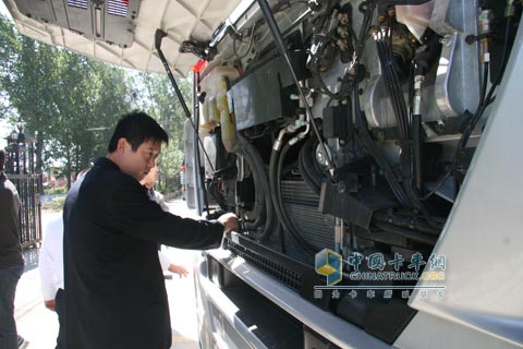 用户查看杰狮C100前脸