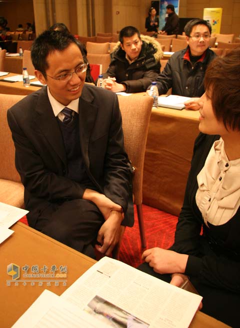 颁奖间隙汪部长接受卡车网专访