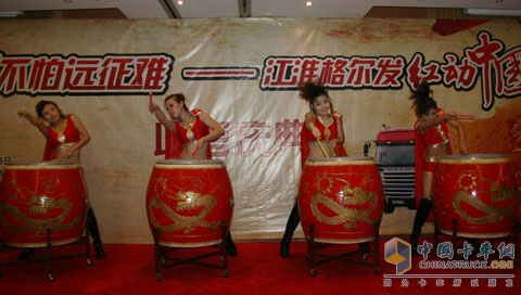 开场的水鼓表演