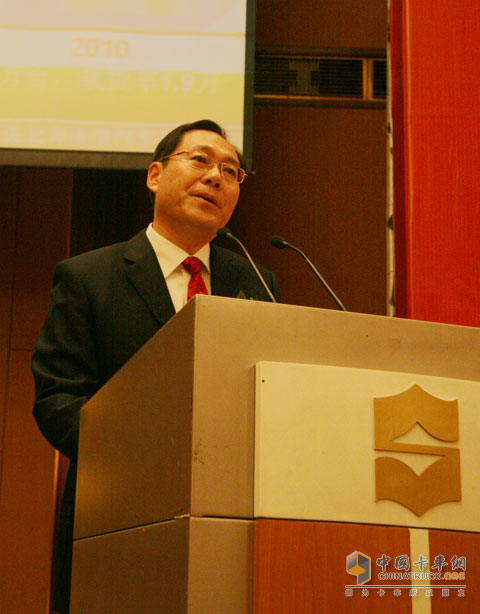 北奔重卡销售公司总经理董正明做主题报告
