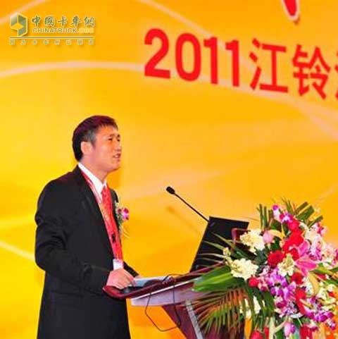 江铃汽车股份有限公司副总裁、江铃汽车销售总公司 李青做年会报告