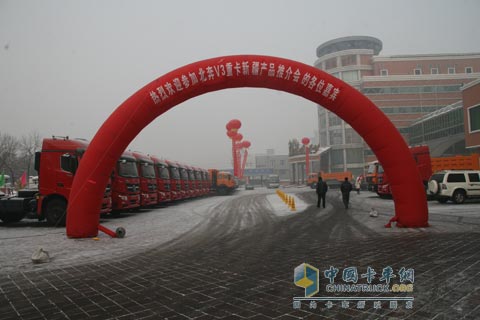新疆万国?北奔V3重卡新疆产品推荐会展车