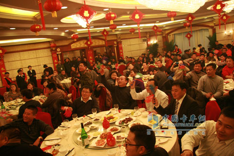 新疆万国·北奔用户感谢晚会