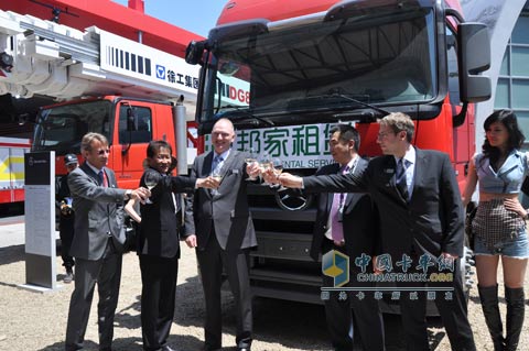 奔驰卡车向用户交付21台Actros牵引车