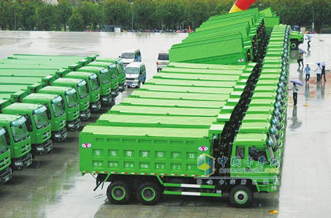 由东风柳汽柳州延龙改装而成的运输车