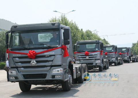 中国重汽2011年出口非洲1500辆车发车