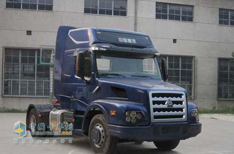 中国重汽威泺高顶4×2牵引车