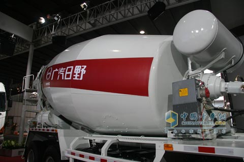 广汽日野700系列8×4混凝土搅拌运输车