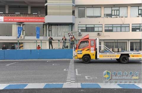 奥铃CTX康明斯动力赛车冲线瞬间