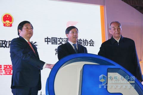 陕汽重卡M3000发布仪式（潍柴动力董事长谭旭光、陕西省副省长吴登昌、中国交通运输协会常务副会长王德荣）