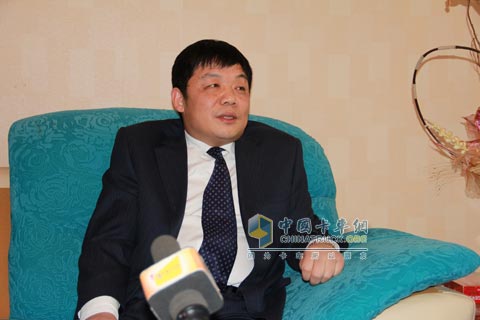 陕汽集团副总经济师、宝华公司总经理李衍硕