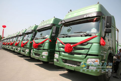 中国重汽HOWO牌LNG液化天然气车