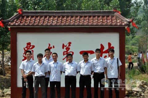 东风柳汽授予马窝村“霸龙第一村”称号