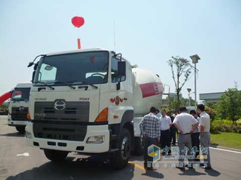 广汽日野8*4车
