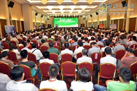 陕汽重卡2012年中营销工作会现场座无虚席