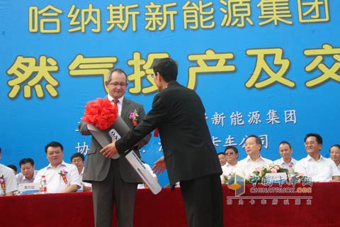 沃尔沃卡车向哈纳斯天然气工厂交付的卡车为FM牵引车型