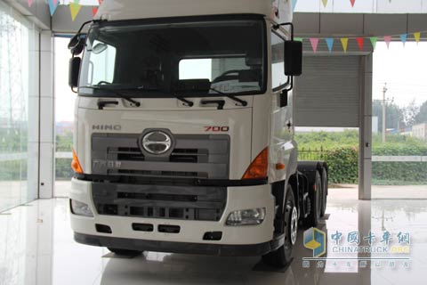 广汽日野700牵引车