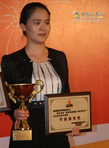 东风柳汽霸龙康明斯M7C获得节油冠军颁奖现场