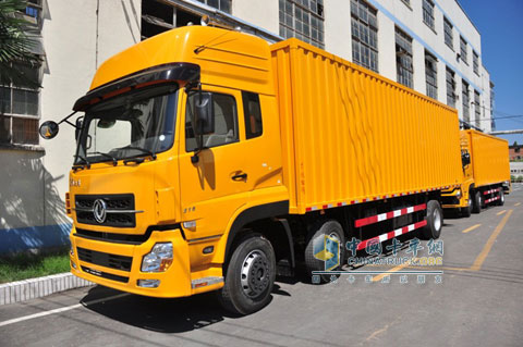 东风天龙铁瓦楞厢式车