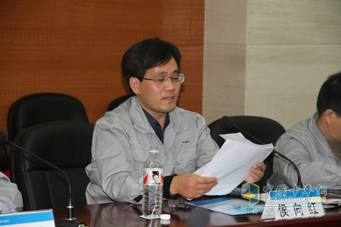 福田汽车工程车事业部诸城销售公司常务副经理侯向红组织用户座谈会
