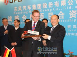 东风史密斯挂车项目正式签约 开创头挂销售一体新模式