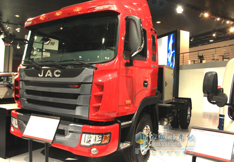江淮格尔发6×4牵引车亮相广州车展