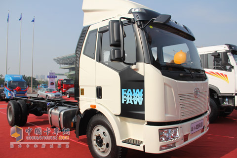 解放J6L牵引车