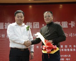 推LNG气体车 拓南疆市场--新疆迪灵杰30辆北奔LNG牵引车交付使用