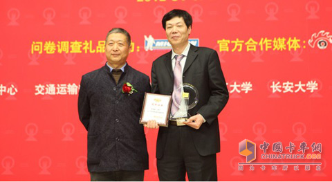 大力神黑金刚工程自卸车成功摘取